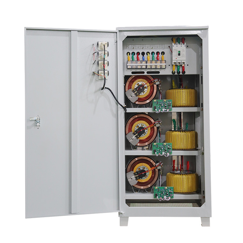 Endüstriyel kullanım için üç fazlı gerilim stabilizatörü 80KVA 80KW Otomatik gerilim düzenleyicisi ve stabilizatör