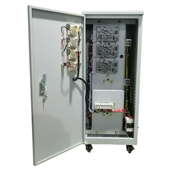 Otomatik Üç Fazlı Gerilim Sabitleyici Yüksek Hassasiyetli 15KVA 380V 440V AC